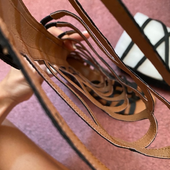 Gentle Souls Black Gladiator Sandals - Size 7.5 - Picture 11 of 14